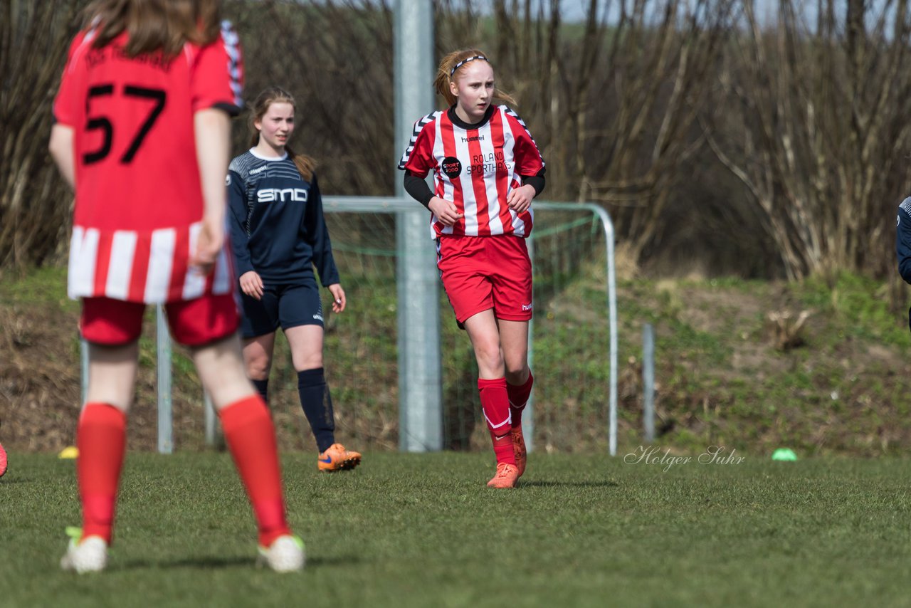 Bild 121 - C-Juniorinnen TSV Zarpen - TuS Tensfeld : Ergebnis: 2:1